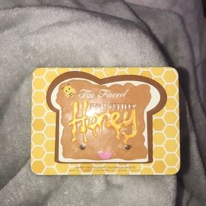 Too faced peanut butter and honey palette